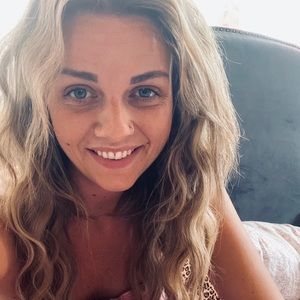 Meet your Posher, Cassandra